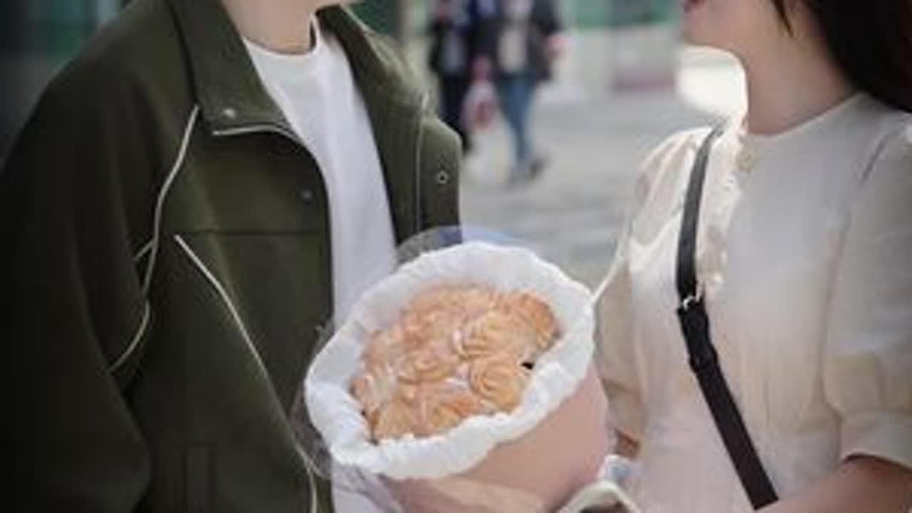 遇见对的人，才会再感情的滋养里闪闪发光...#情感共鸣