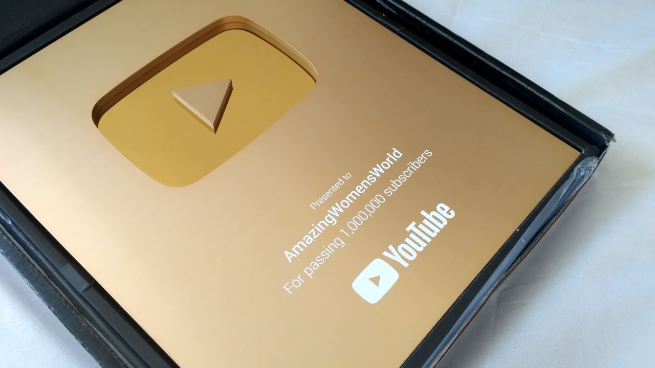 #Unboxing #GOLD PLAY BUTTON in the name of Amazing Womens World