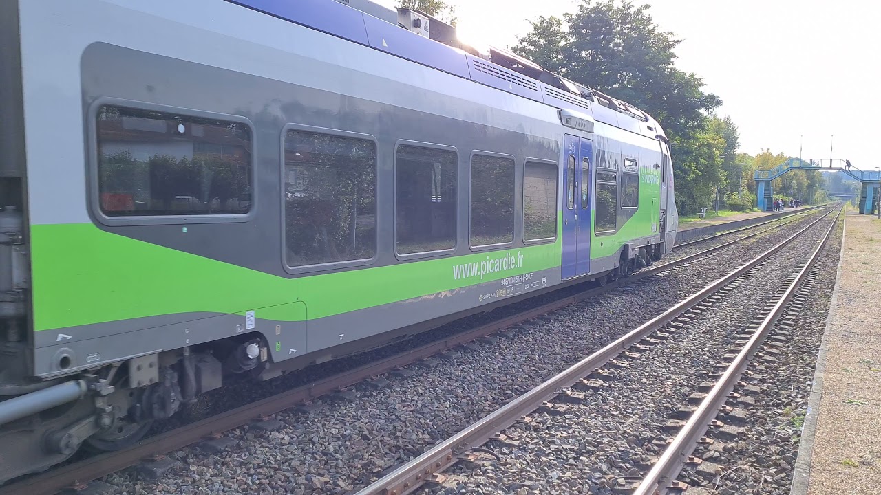Rame  REGIOLIS  B. 84507 SNCF  arrivant en gare d ' ANIZY - PINON le 17 octobre  2021 à 15H44