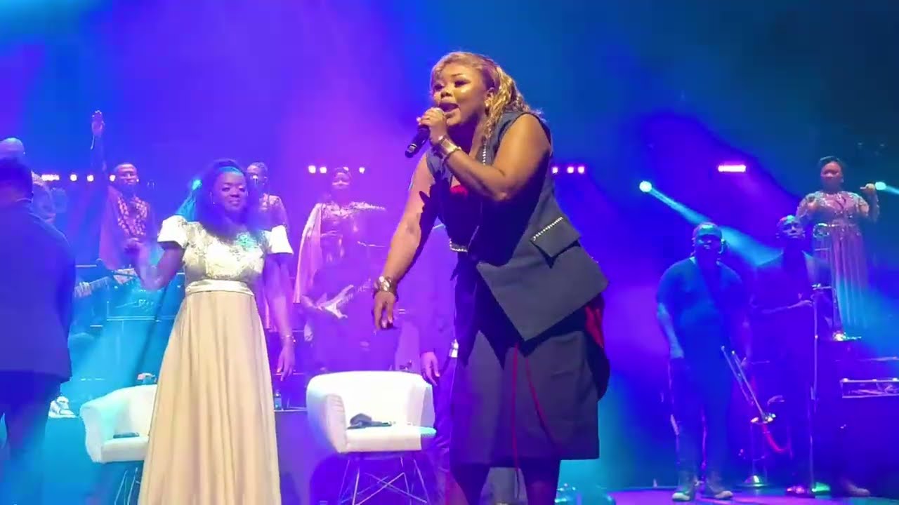 Mpumi Mtsweni & Ayanda Ntanzi - Ukhona | Spirit of Praise 