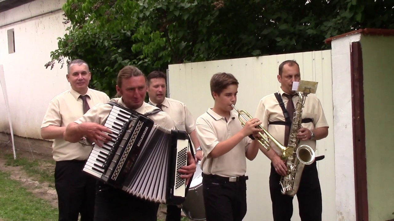 Mesterek zenekar Lakodalmi kísérés a háznál, Lacikával kiegészülve 2017