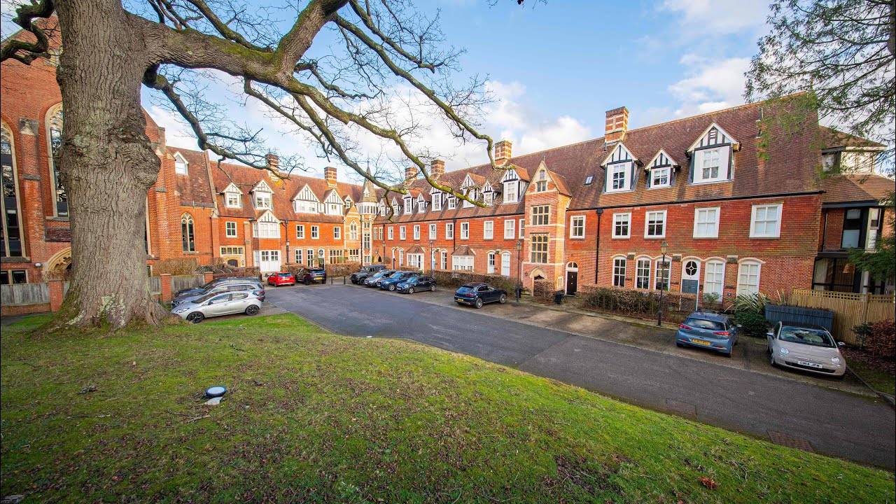 Гросвенор Холл, 4, Хейвордс Хит