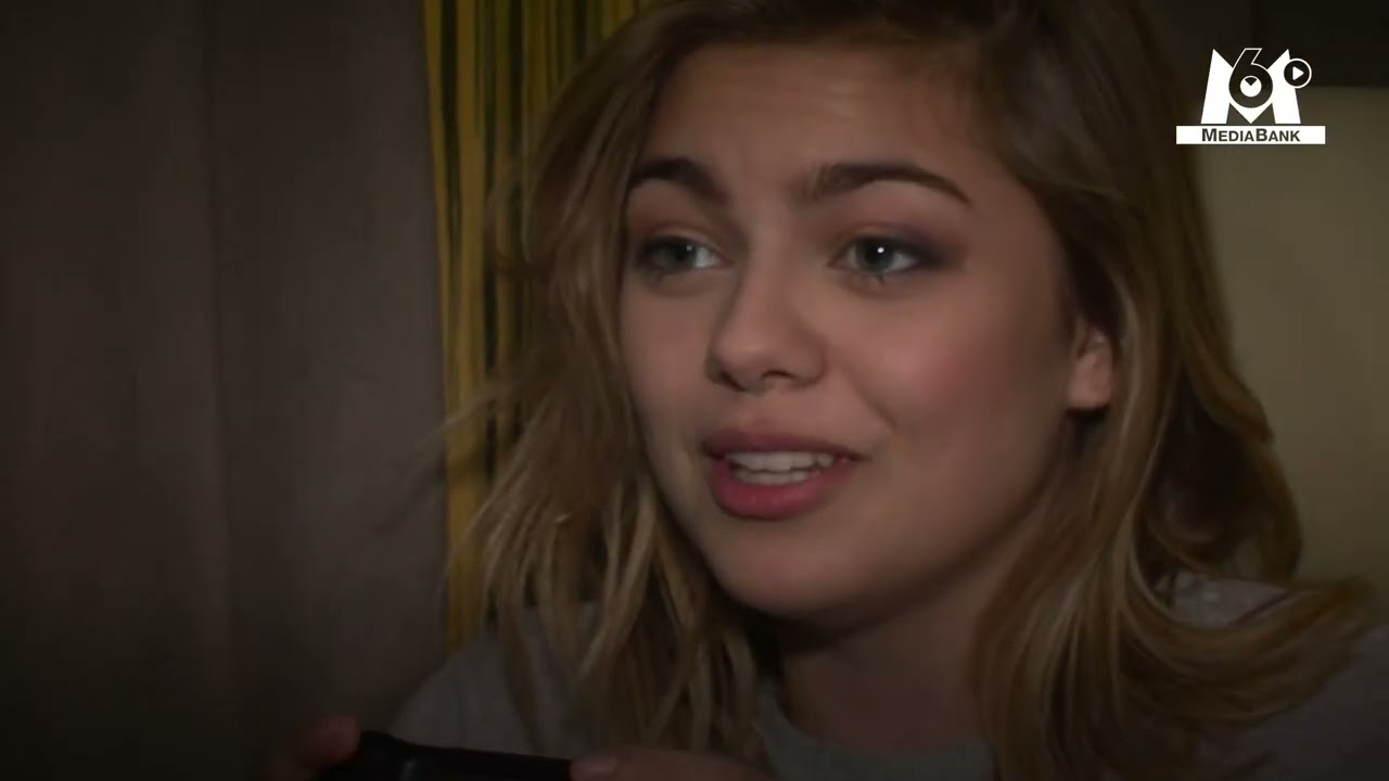 2015 : la première tournée de Louane ! 🎶 // Extrait archives M6 Media Bank