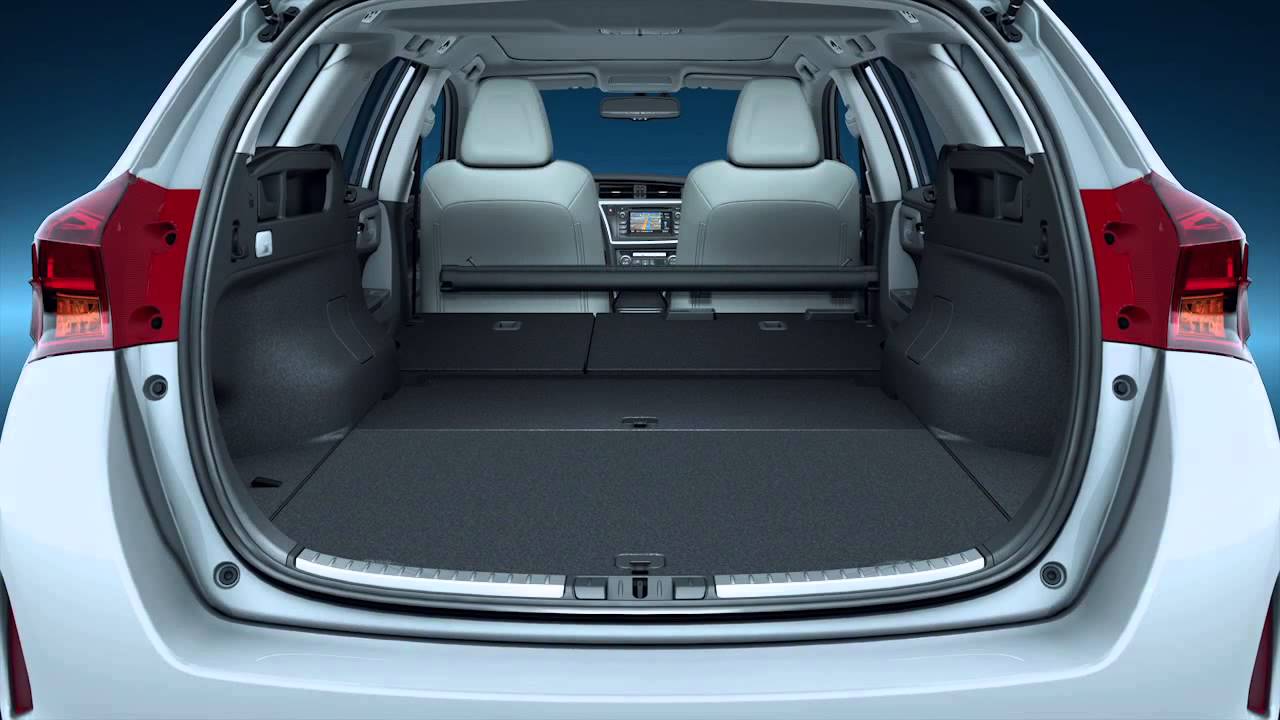 Toyota Auris Hybrid Touring Sports boot detailled
