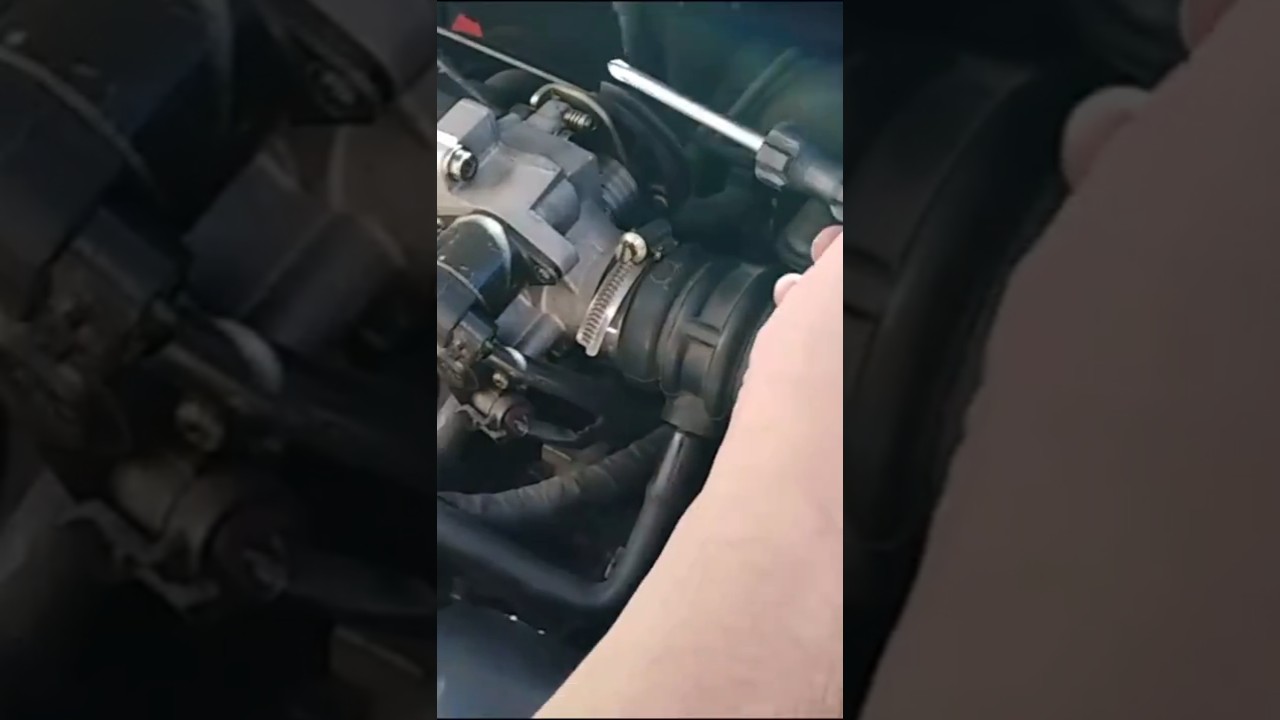 C&oacute;mo REGULAR RALENTI RPMS de motor de auto #shorts #regular #ajustar #ralenti #rpms #motor #auto