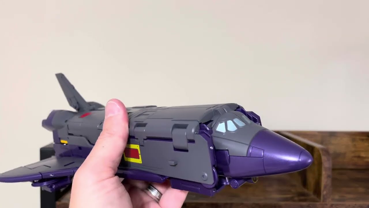 Transformers Fans Toys FT-44 Thomas Masterpiece Astrotrain Toy Figure Review - Part 2 - Shuttle Mode