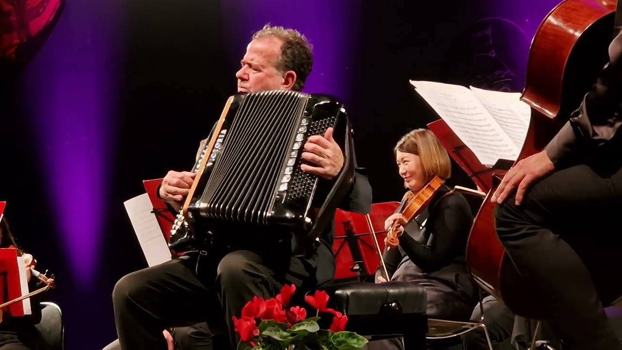 Richard Galliano con I Solisti Aquilani a La Fenice di Senigallia - clip del concerto 231115