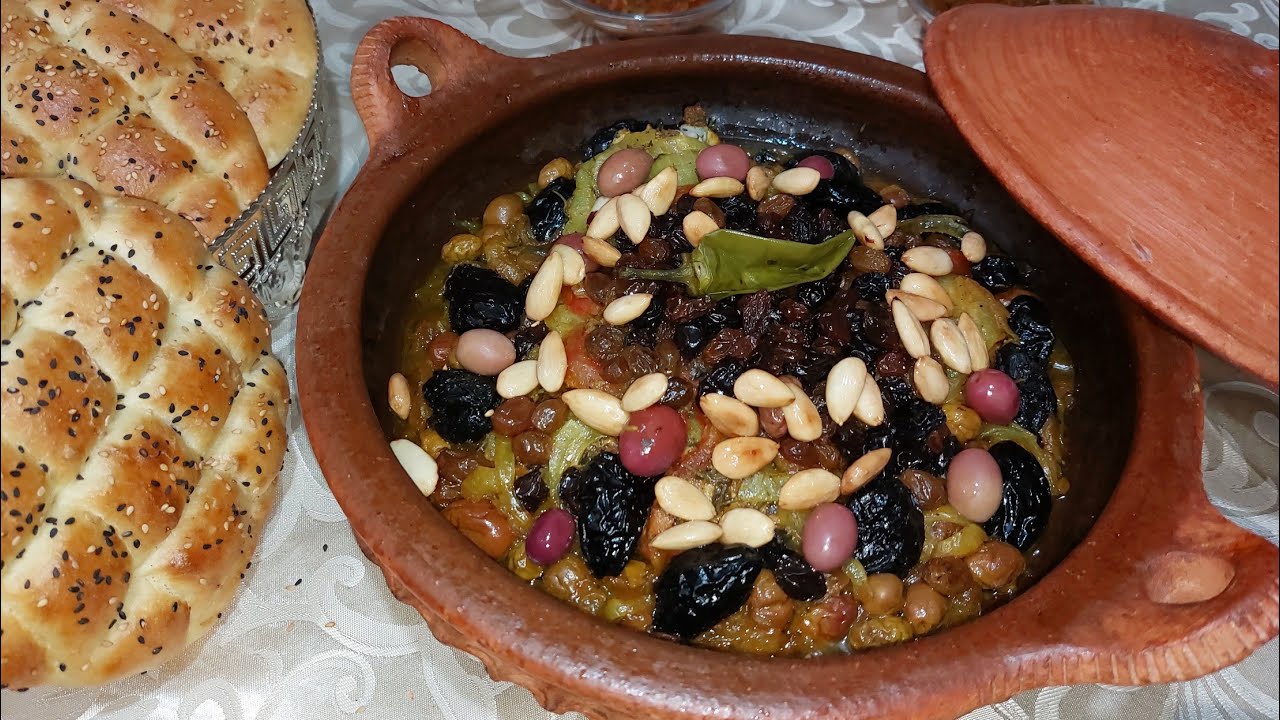 طاجين سوسي🇲🇦بالدجاج تاكلي عليه صبيعات يديك من البنة مع خبز خطيير مسفنج خفيف متشبعيش منه👍