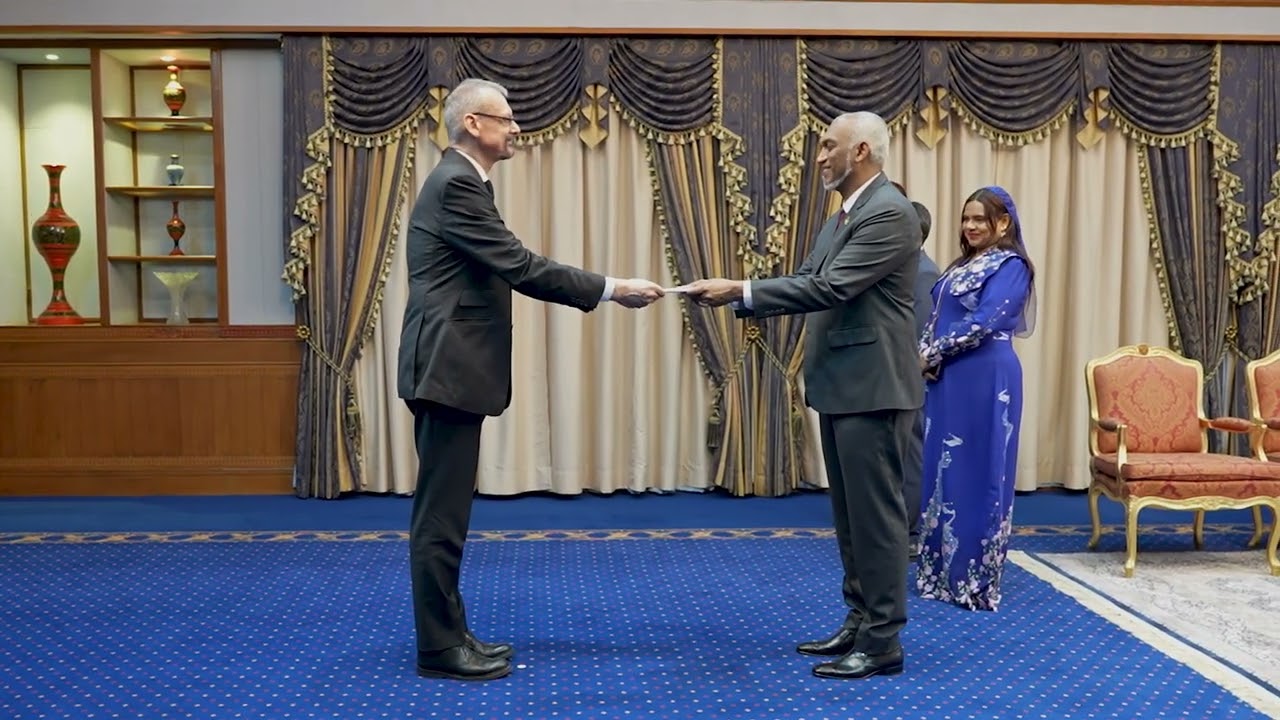French Ambassador to the Maldives presents credentials to the President