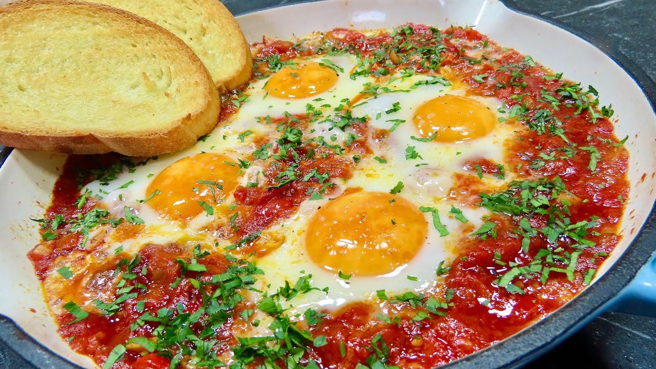 Рецепт шакшуки — яйца в томатно-перечном соусе