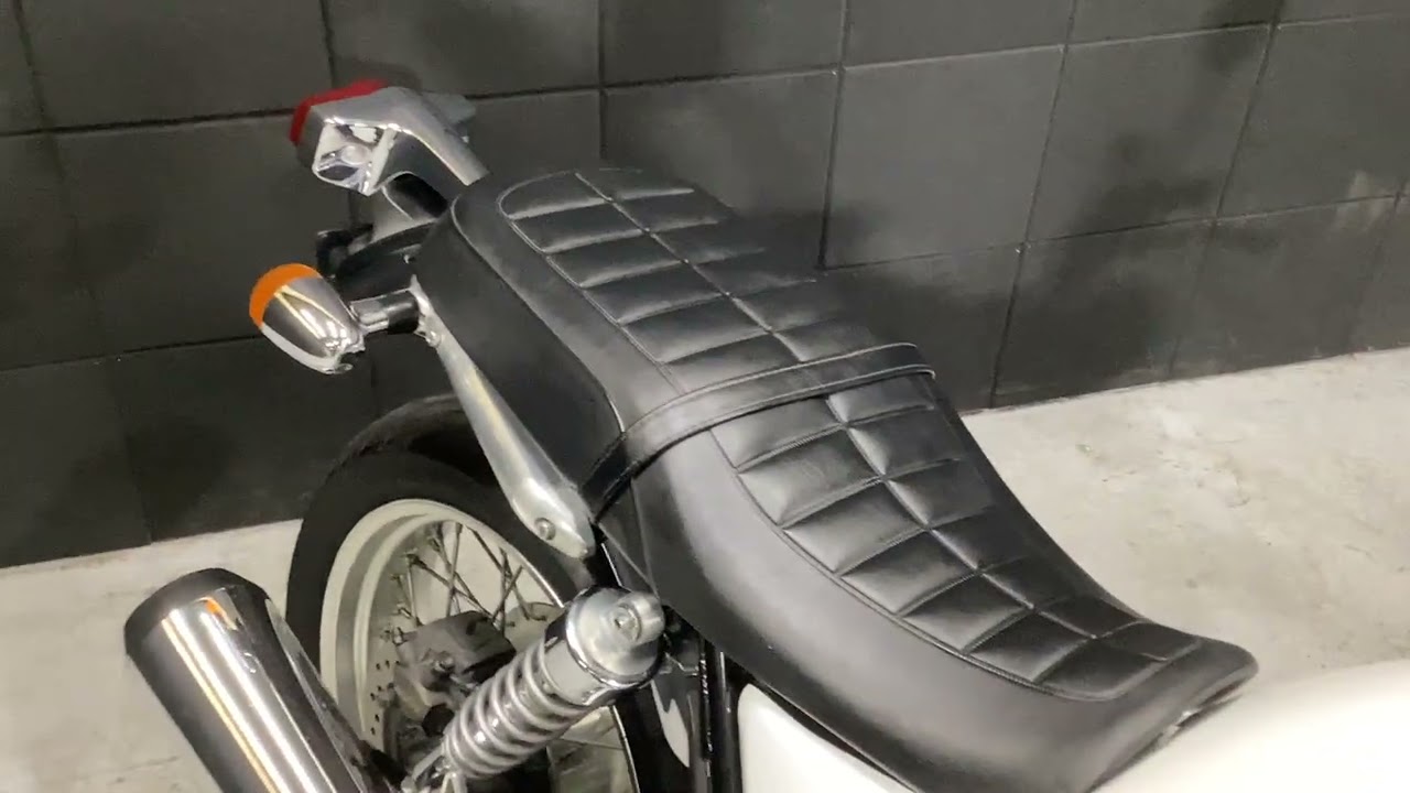 CB1100　空冷4気筒のエンジンを現代に！トラディショナルなデザインが素敵な一台♪【エンジン始動動画】