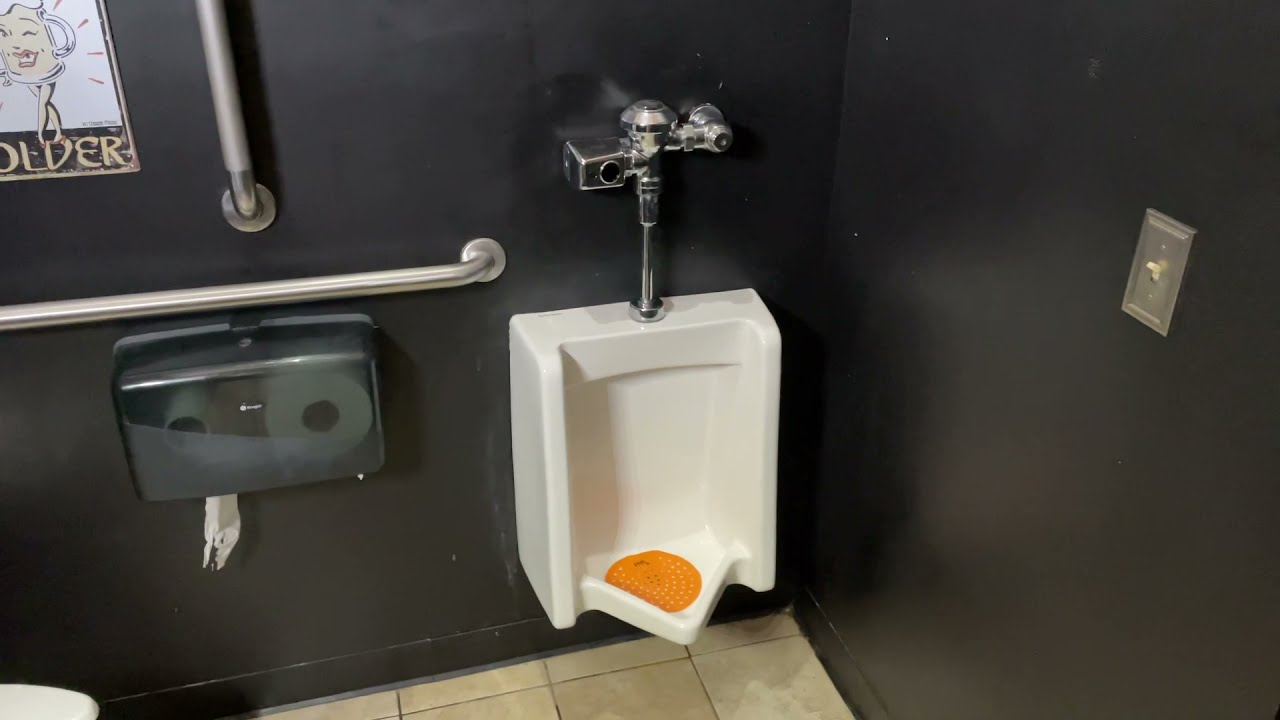 Z Pub & Diner PUBLIC RESTROOM REVIEW (Beaver Falls, PA)