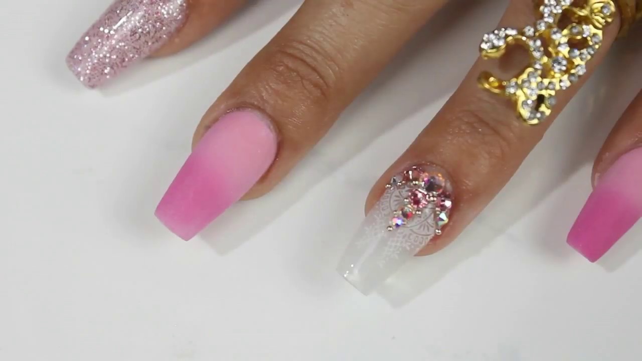Uñas que cambian de color bajo el agua colaborativo 2017