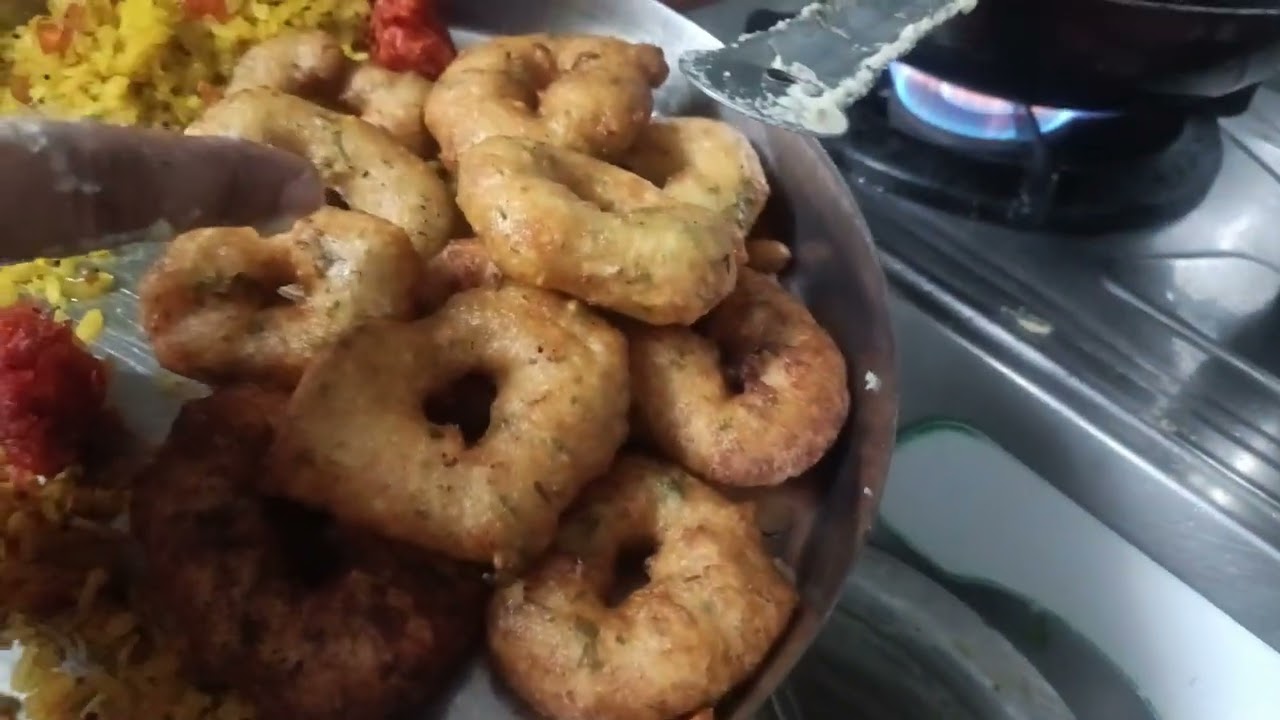 Medu Vada Making..!! Easy Steps 👩🏻‍🍳 #cooking