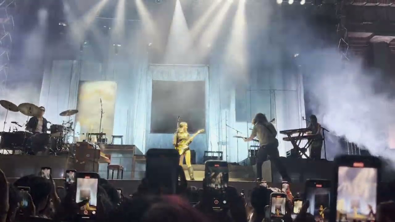 NIKI Buzz Tour @ The Berkeley Greek Theatre 2024 10/02