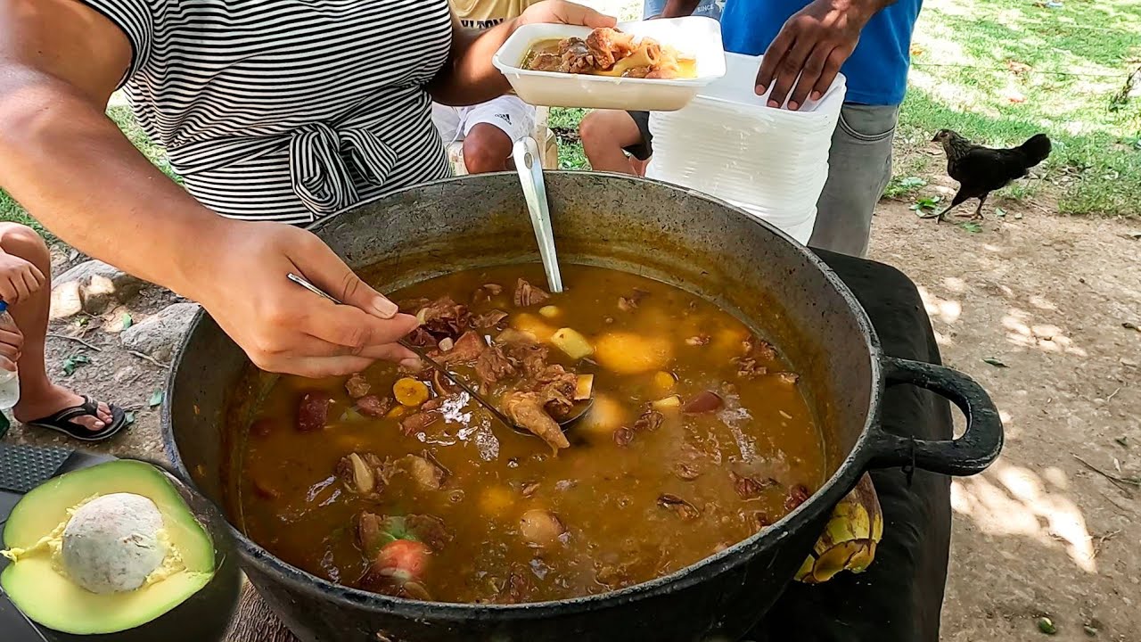 Sancocho Dominicano Tradición De Nuestros Campos. La Vida Del Campo