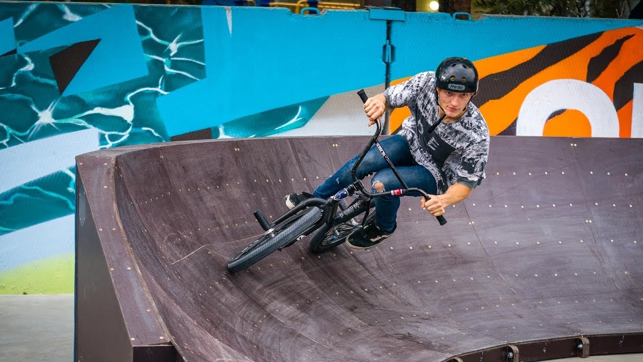 Самый большой в Югре скейт-парк открыли в Белоярском