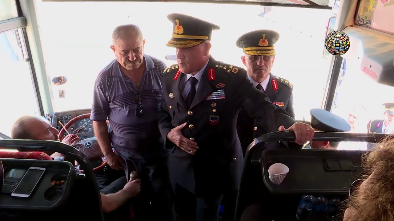 Orgeneral Arif Çetin otobüse girip uyarıda bulundu