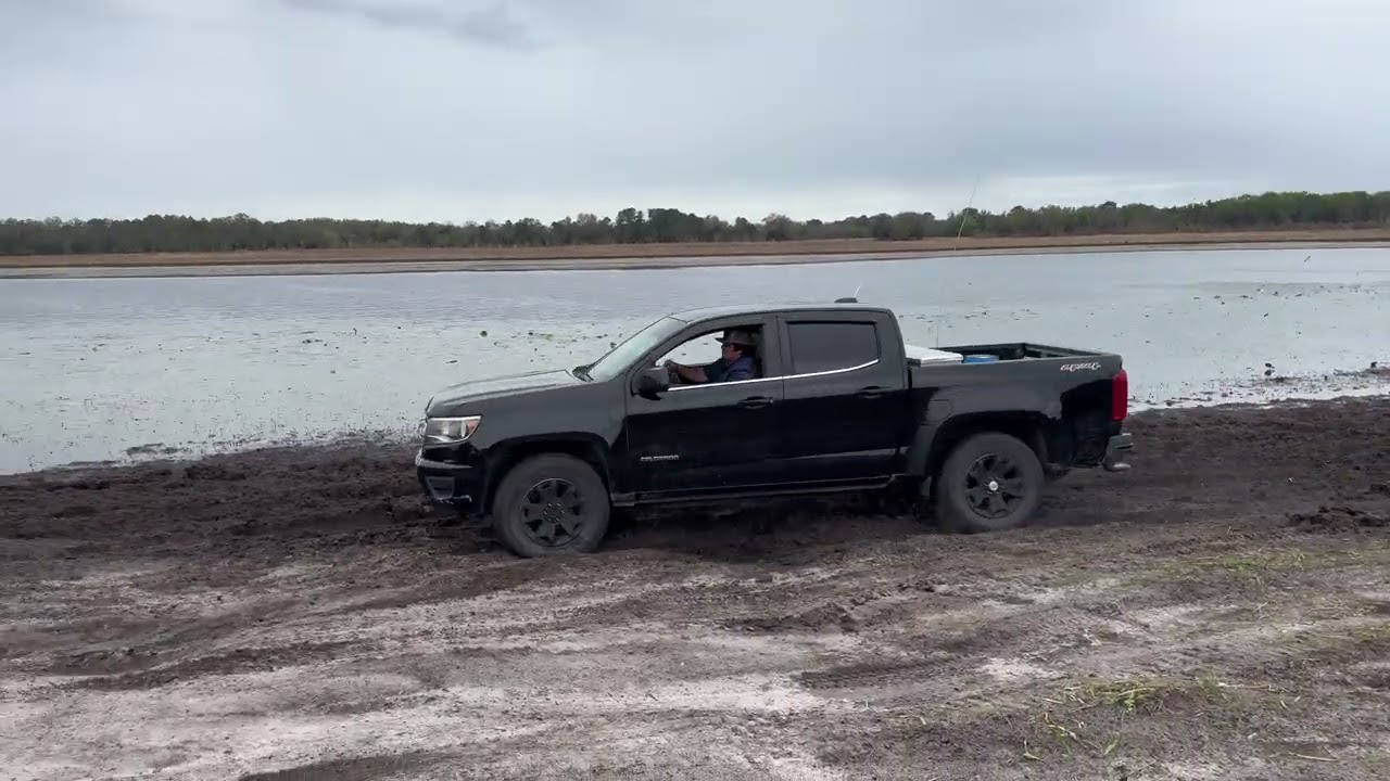 Squatted trucks in the mud🥴 