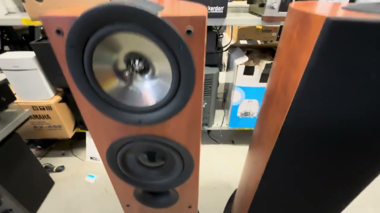 Kef IQ70 Floorstanding Speakers Cherry