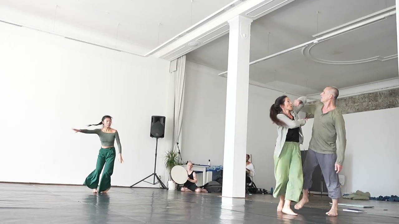 Trio - Contact Improvisation