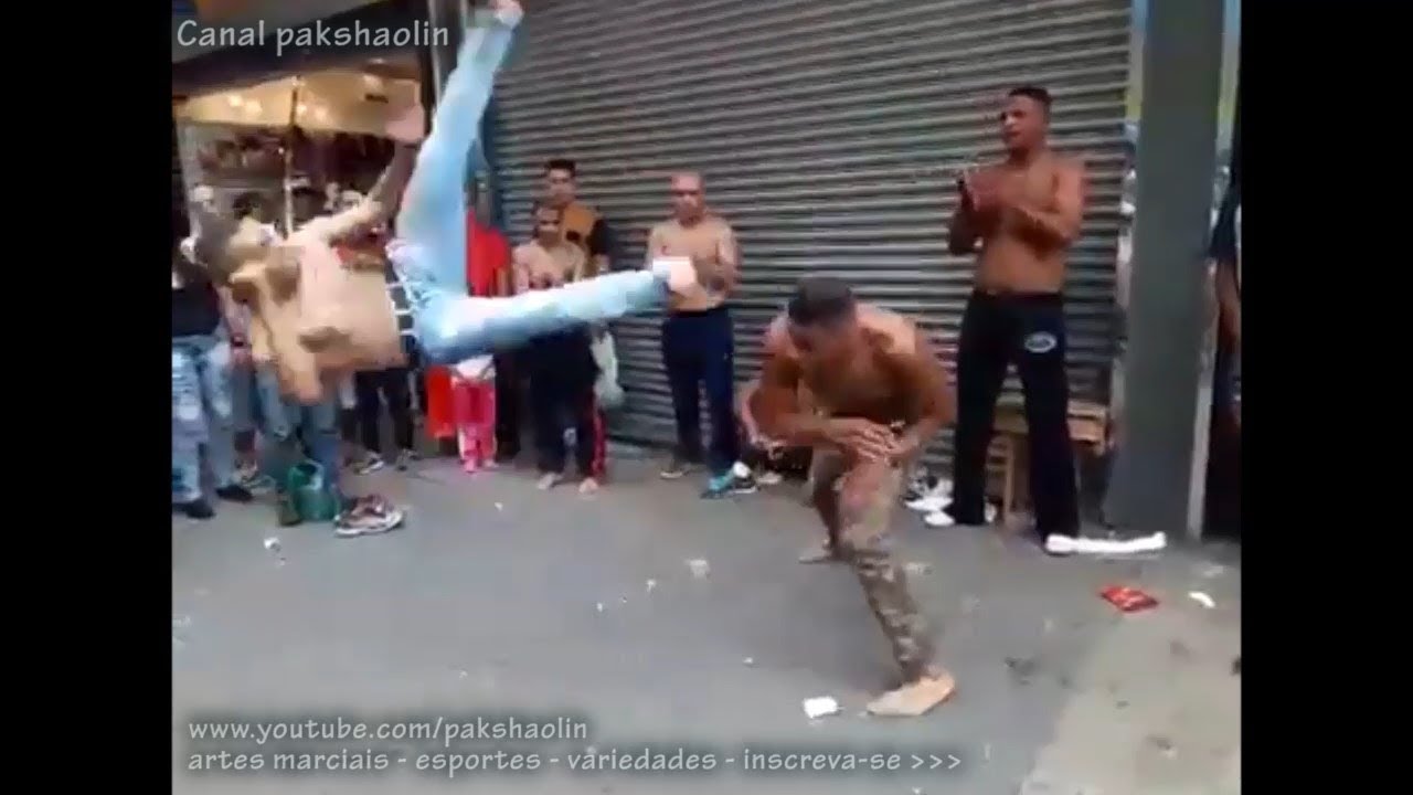 Capoeirista aplica linda t&eacute;cnica de tesoura - Perfeita!
