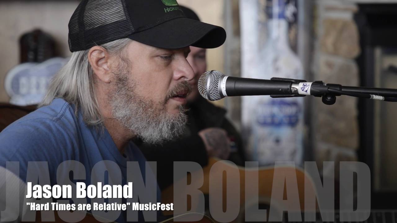 Jason Boland sings 