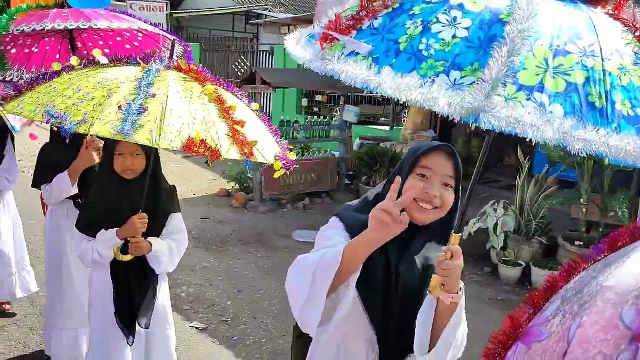 PAWAI TA'ARUF HARI SANTRI NASIONAL MI ISLAM GADING 2022 #kreasi payung #hiasan payung #hsn #2022