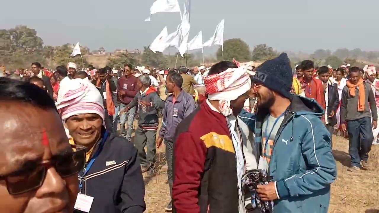 रोहतासगढ़ किला हजारों केहजारों की संख्या में हर   गाड़ी पूजा करने विभिन्न राज्यों से आए हुए थे