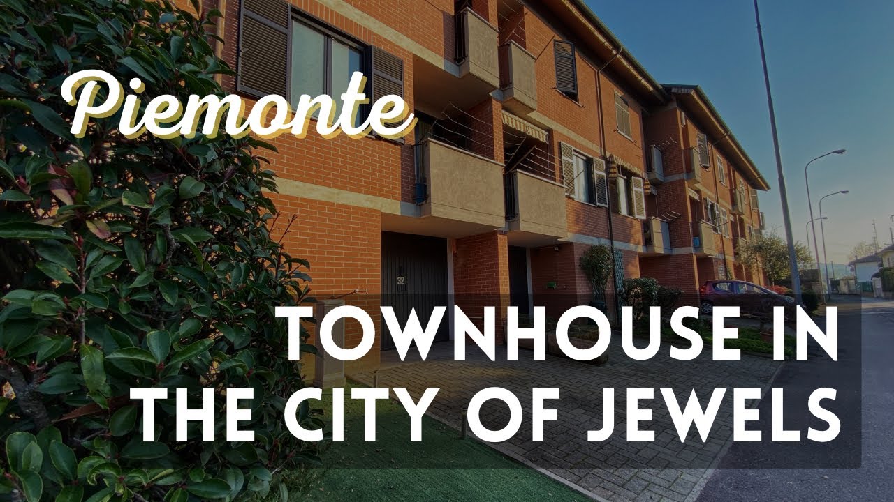Townhouse on four floors in Valenza, the city of jewels - Italy
