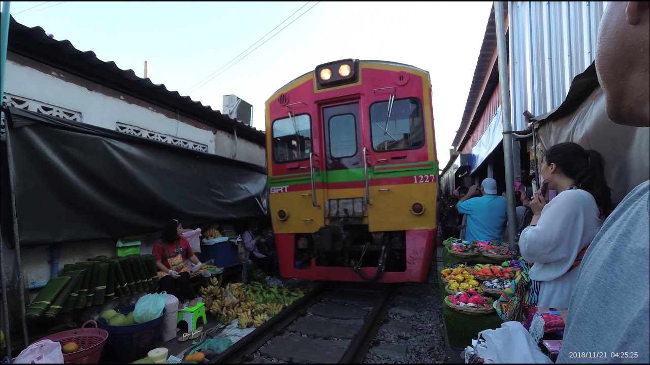 Maeklong Railway Market - vasúti piac