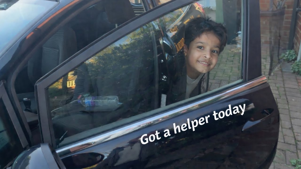 Got a little helper today | 😊😊آج ایک مددگار مل گیا۔