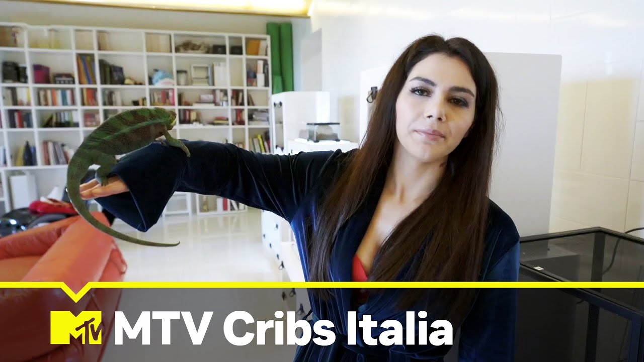 Valentina Nappi ci mostra i suoi animali e i suoi gadget per l'amore | MTV Cribs Italia 2