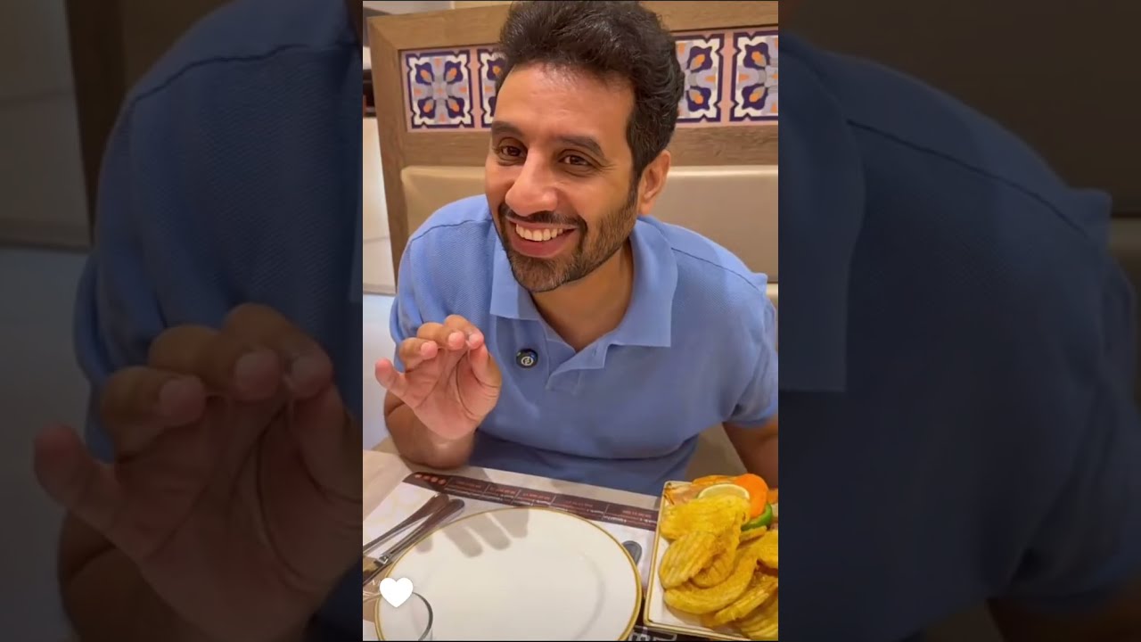 وأخيرا فطور رمضان عائلة اميره وعبد الرحمن مع ايلين في المطعم 😋 وزعنا إفطار صائم 😍 عائلة ميرو 