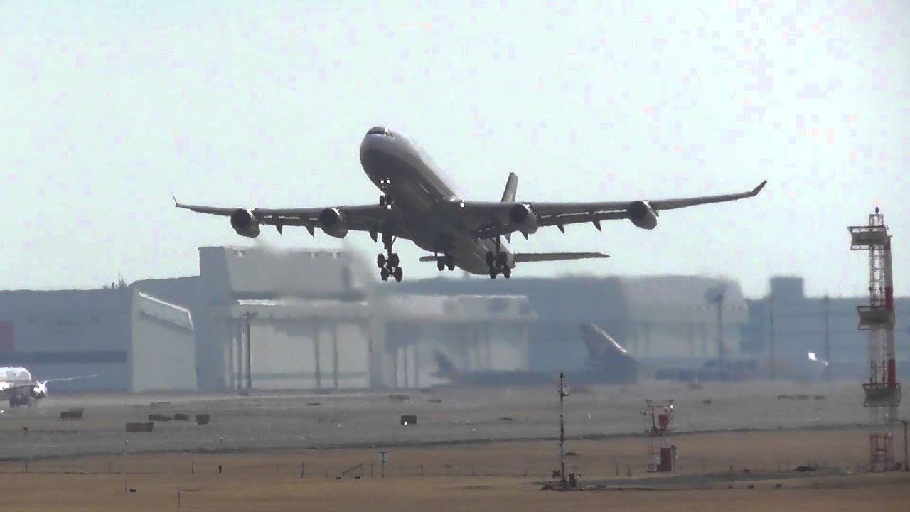成田にて、ルフトハンザドイツ航空　A340-300離陸
