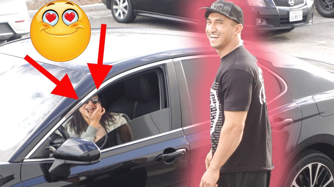 MEXICAN BRUCE LEE HAS A GIRLFRIEND...