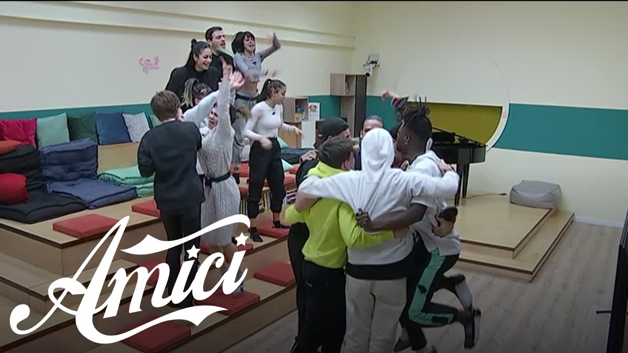 Amici 20 - I ragazzi ballano gli inediti di Sangiovanni e Leonardo