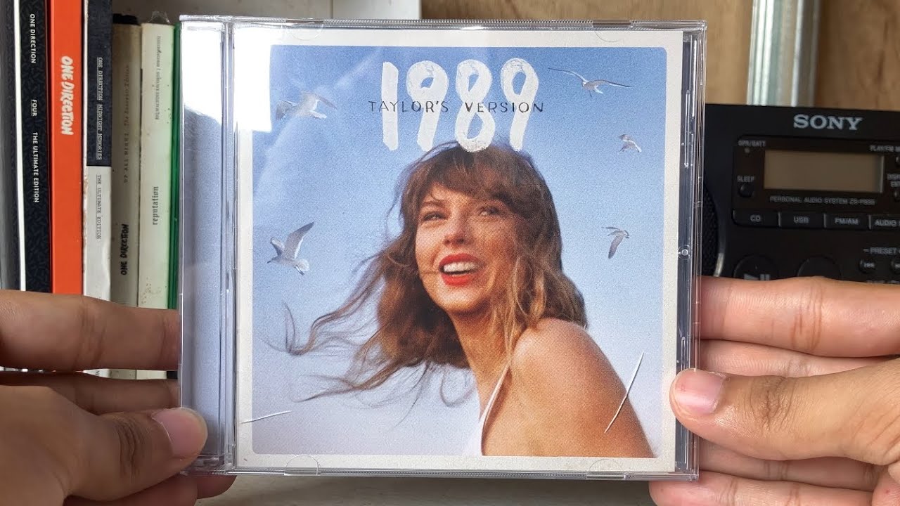 1989 (Taylor’s Version) [Crystal Blue Skies Edition] CD Unboxing