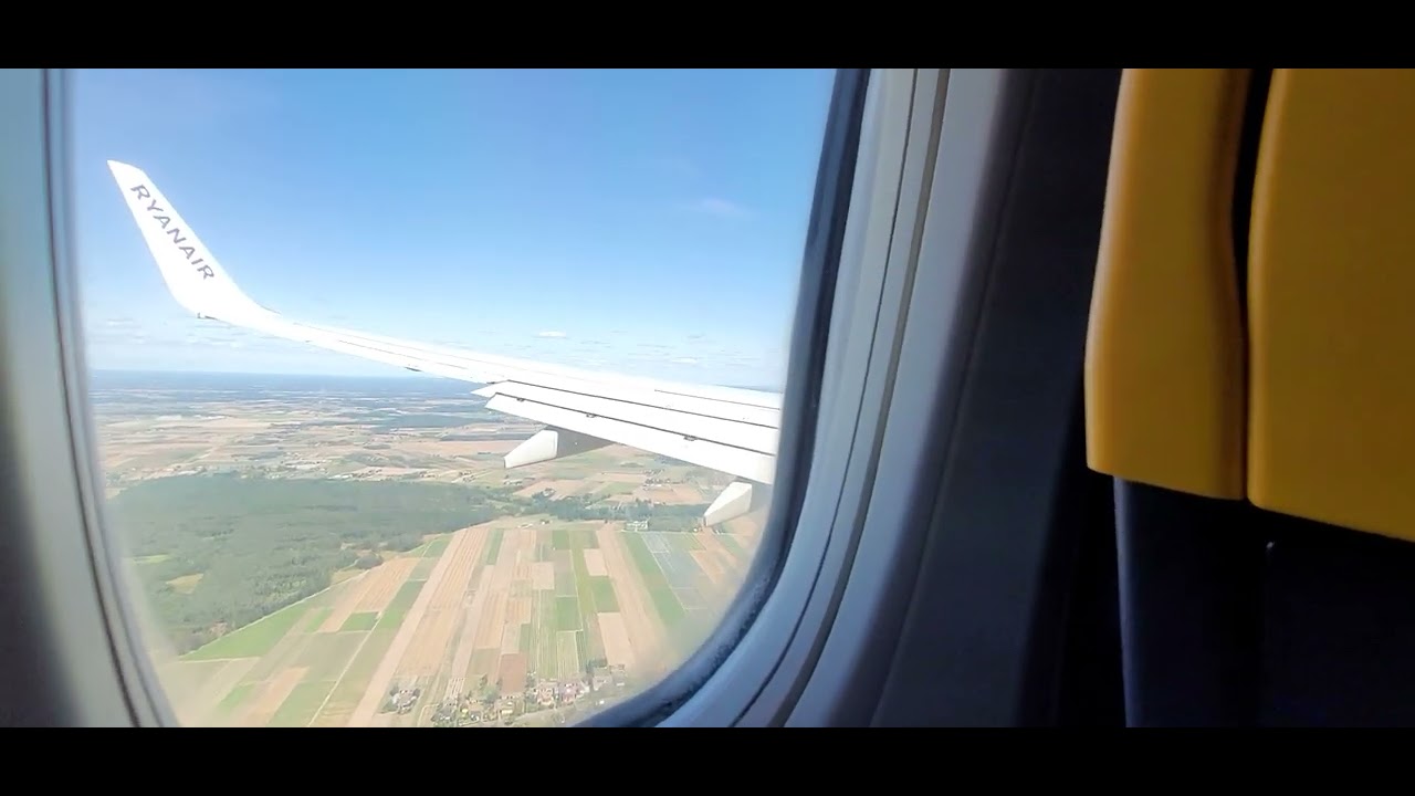 Ryanair Boeing 737-800 Arriving at Warsaw Modlin Airport August 21st 2025