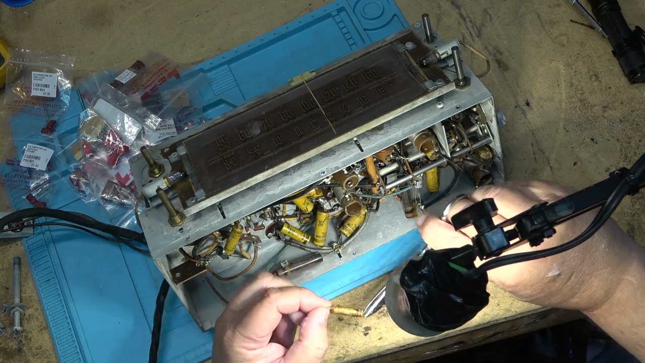 Antique Dominion Electrohome Radio chassis restoration this one is 77 years old