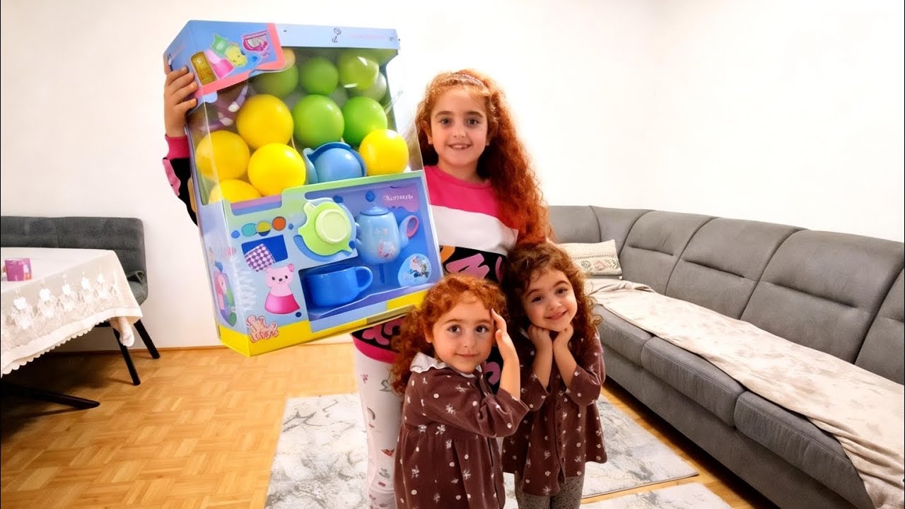 SQUSHİ MAKİNESİNDEKİ RENKLİ DİNAZOR FİGURLERİ VLOG