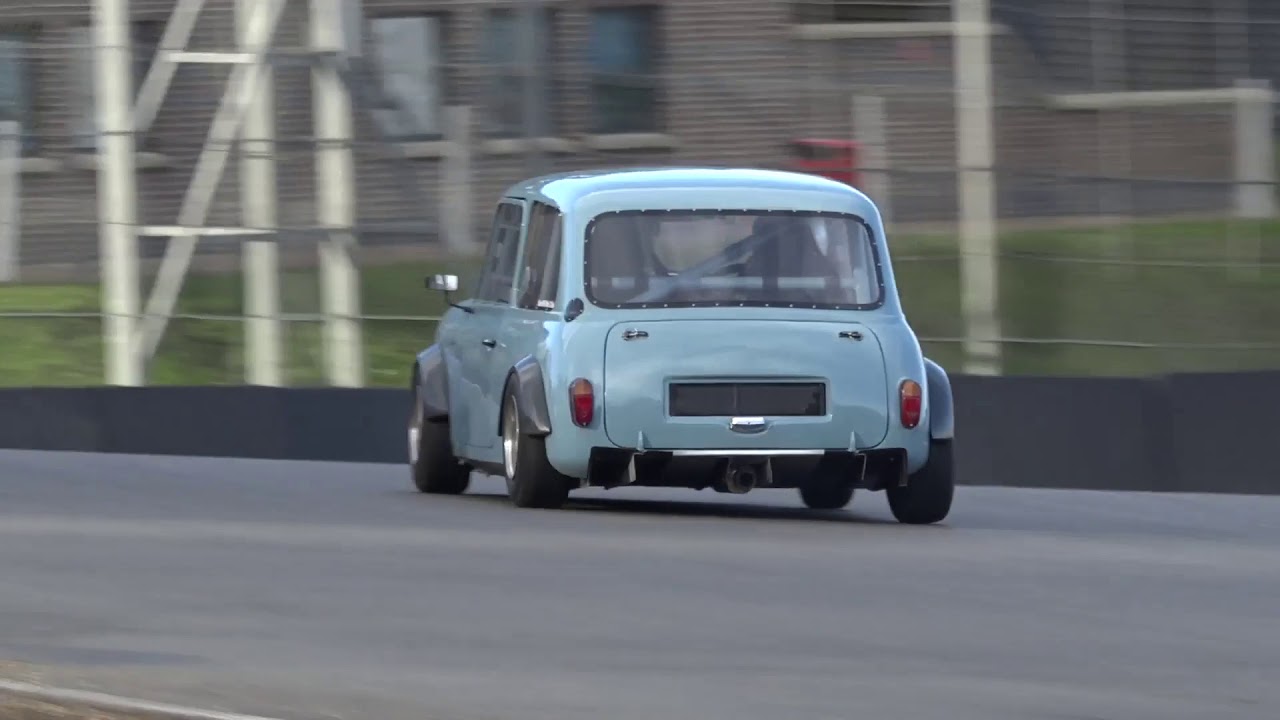 Turbocharged classic mini minus at brands hatch trackday