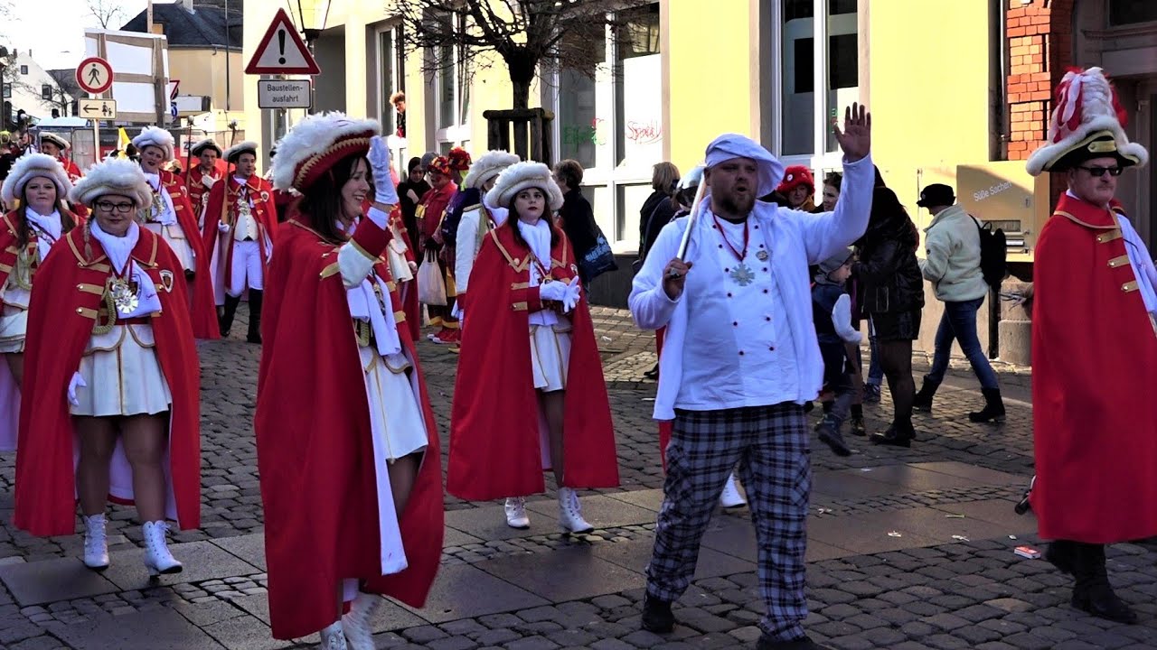 Rosenmontagszug um 13:11 Uhr in Mayen 20.02.2023