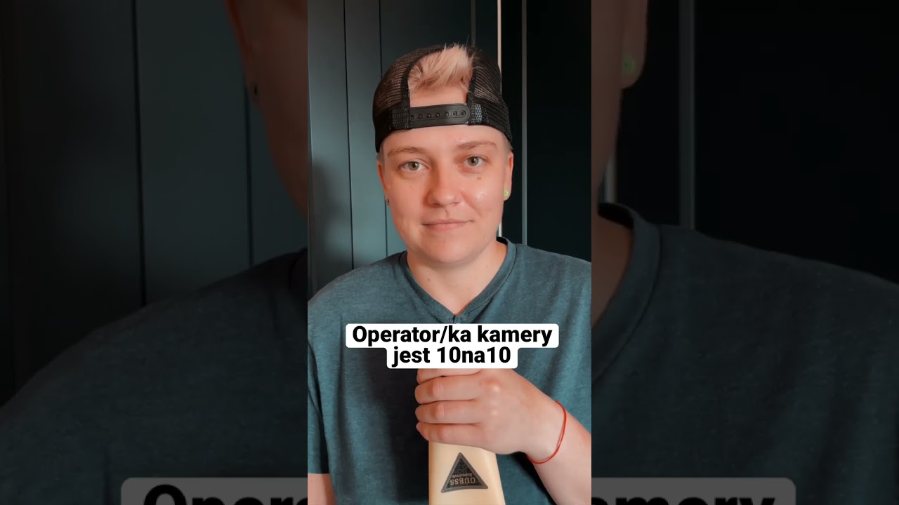 Operator/ka kamery jest 10na10 