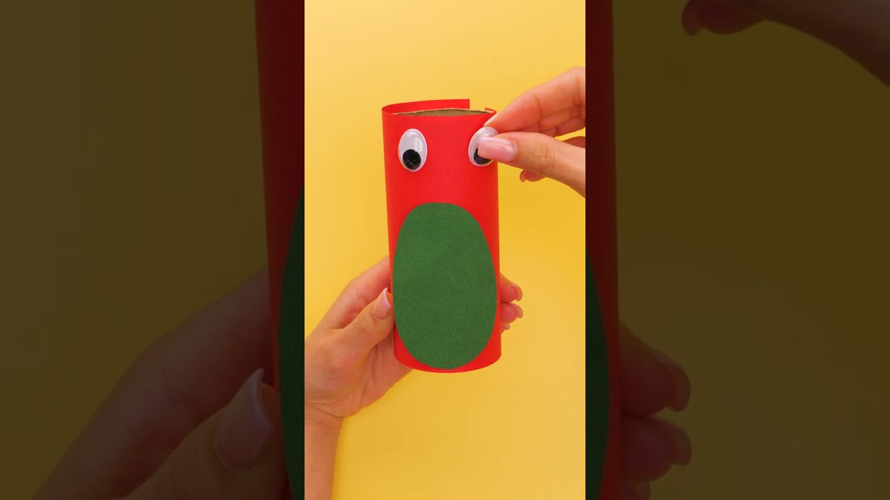 🦜 PIRATE&rsquo;S PARROT CRAFT! 🏴&zwj;☠️ Make Your FEATHERY FRIEND! #shorts #kids
