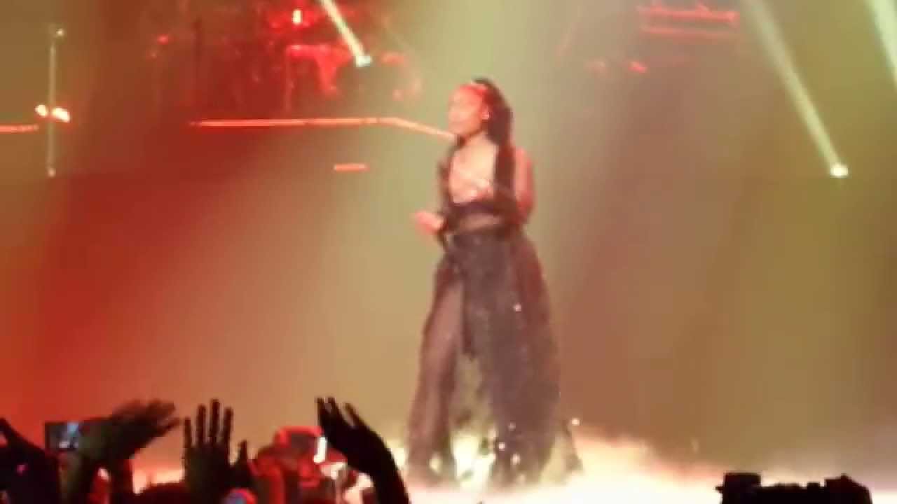 Nicki Minaj-I Lied- live in Paris Zenith
