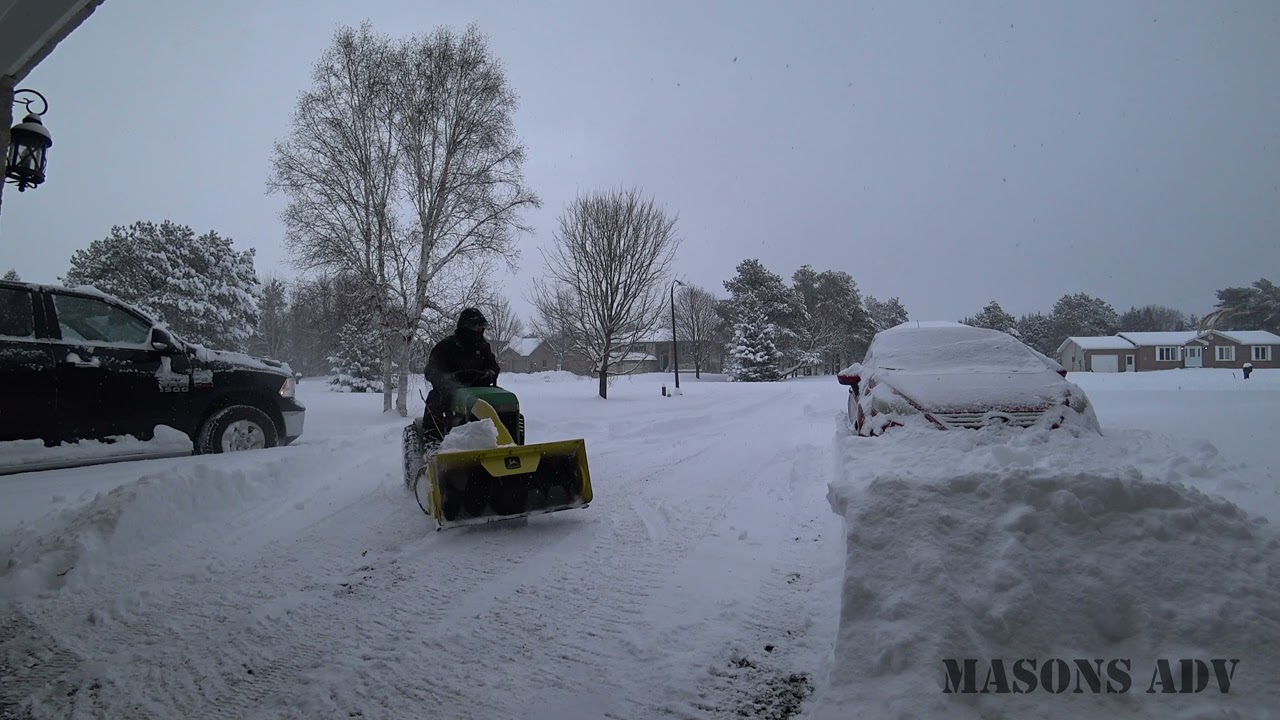 John Deere 214 Snow Blowing