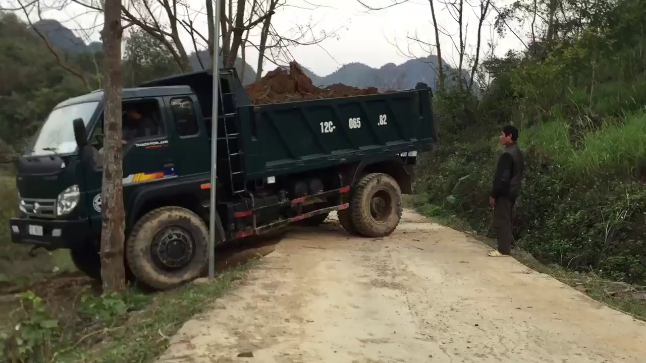 Pha Lùi Xe Siêu Kinh Điển. Bác tài mới lái là thế. Thaco Forland