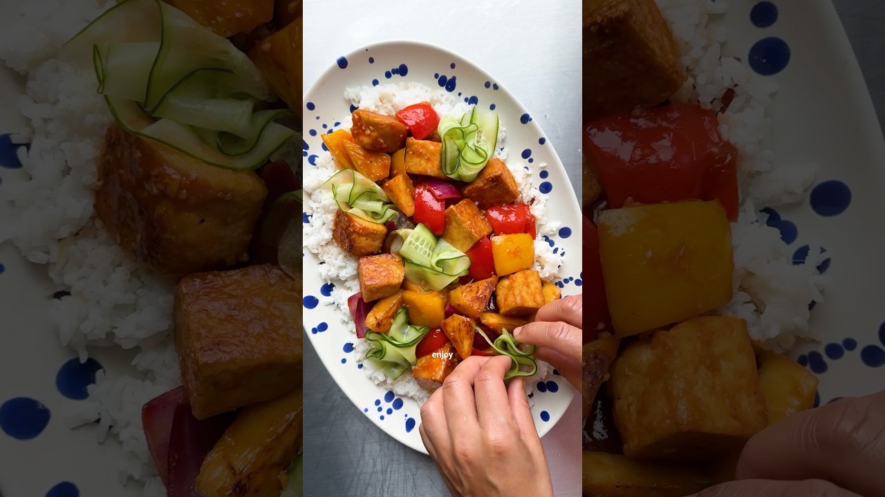 Кисло-сладкий тофу с карамелизированным ананасом 🍍 ссылка на полный рецепт в описании!