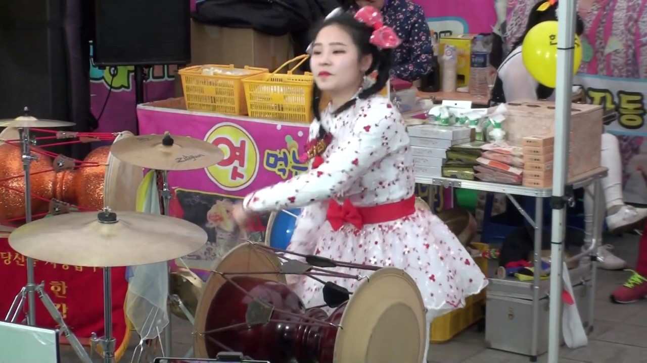 새내기 다래 품바, 장구치는 모습이 넘 귀욤네요 3월1일 @2020, 오이도 빨강등대앞 어시장 초청공연